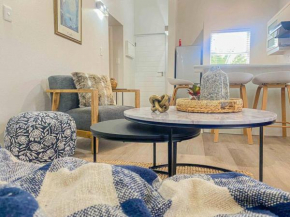Seabreeze Cottage 2 Bed 2 Bath with Inverter